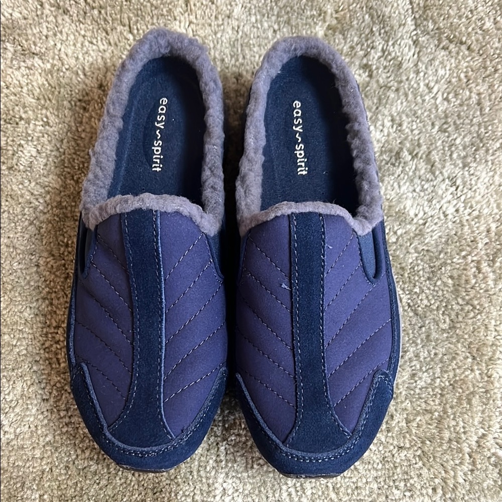 Women’s 6 1/2 easy spirit, hot fuzz, navy slides